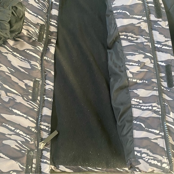 Slalom black and light grey camo puffer jacket size L 10/12 - Picture 3 of 5